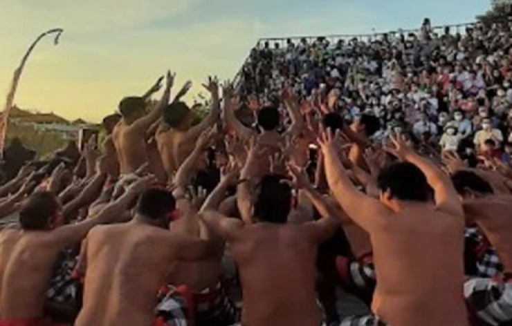 KECAK DANCE ULUWATU PERFORMANCE photo 2