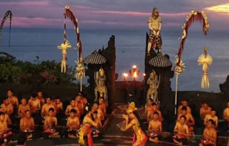 KECAK DANCE ULUWATU PERFORMANCE photo 3