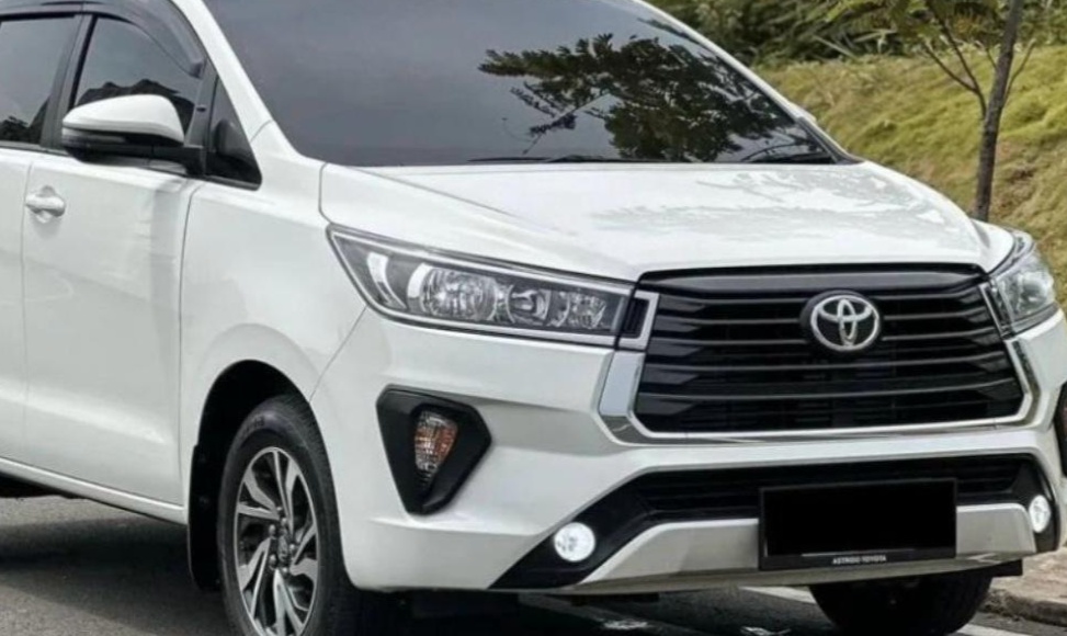 Toyota Innova photo 2