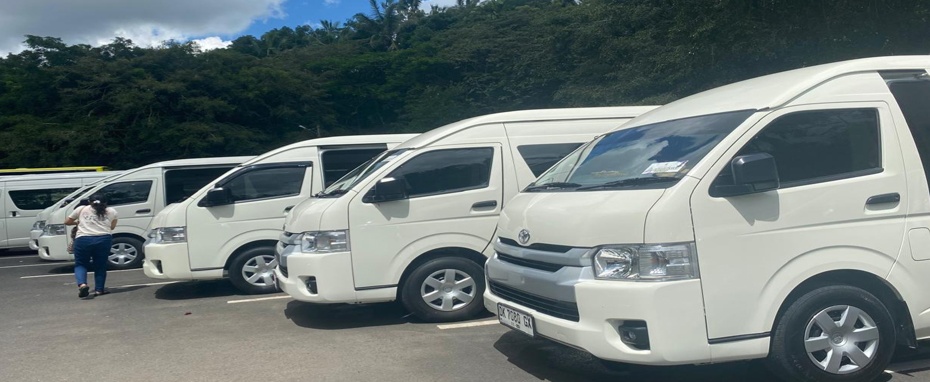 Toyota Hiace photo 2