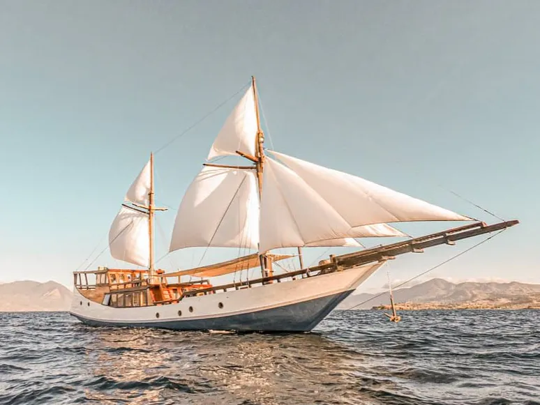 Komodo 3 days 2 nights by the Gandiva Luxury Phinisi