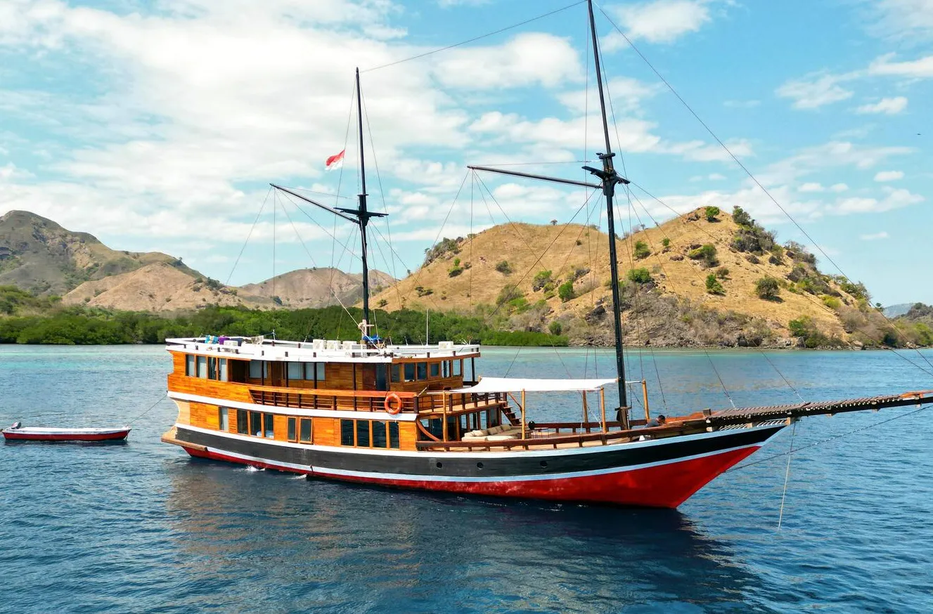 Open Trip 2D1N by Senada Luxury Phinisi