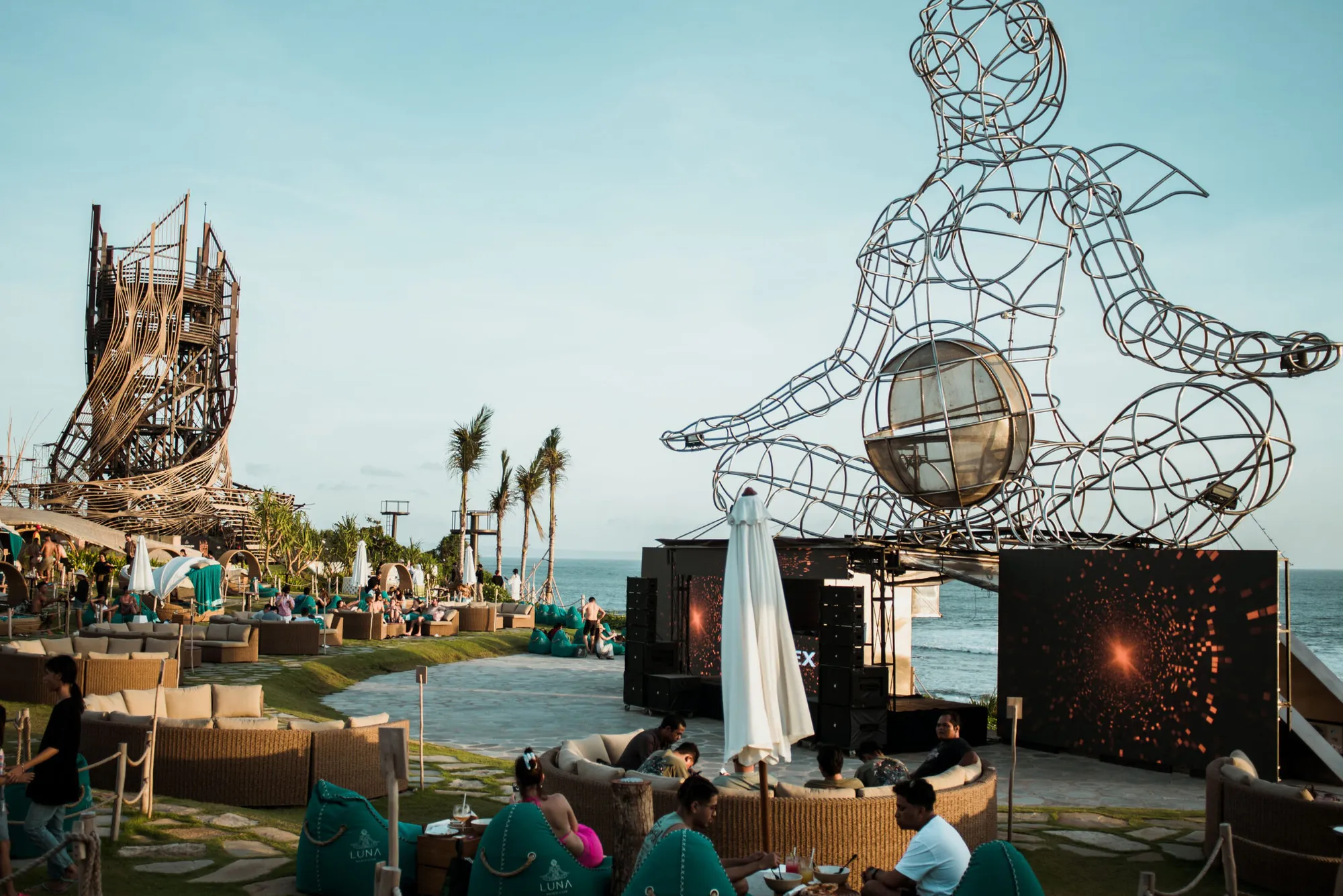 Nuanu Creative City Discovery & Luna Beach Club Escape