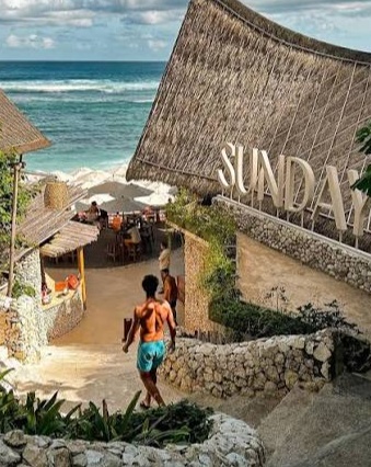 Sundays Beach Club