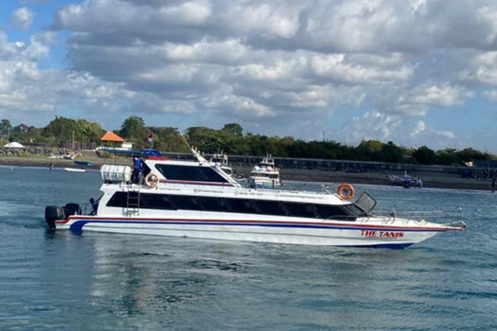 Tannis fast Boat photo 5