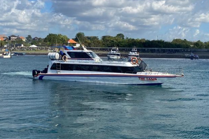 Tannis fast Boat photo 2